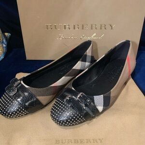 Burberry Black Novacheck Avonwick Studs Ballerina 35 NIB NEW